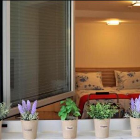 Red Cozy Stay Limassol Exterior foto